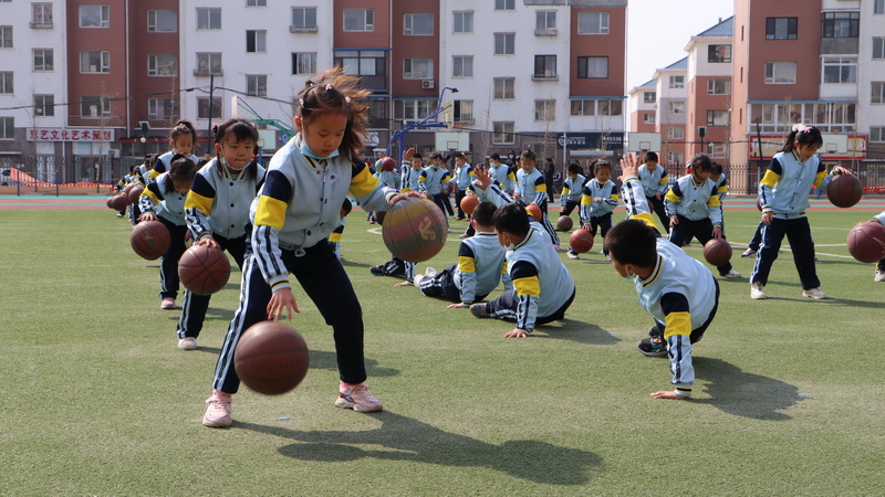 长海县广鹿岛镇中心小学开展篮球操比赛活动